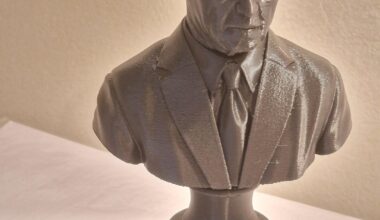 Zásilkovna story: Poslal jsem 3D tištěnou hlavu kancléře Adenauera, příjemci došly funkční kalhoty