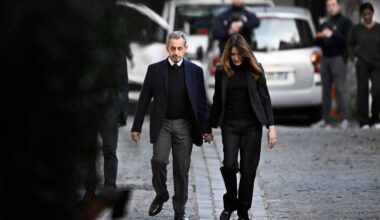 Ex-french President Sarkozy arrives at Paris jail