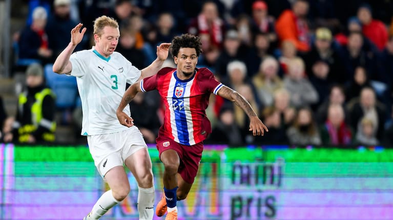 Francis De Vries of New Zealand and Oscar Bobb of Norway