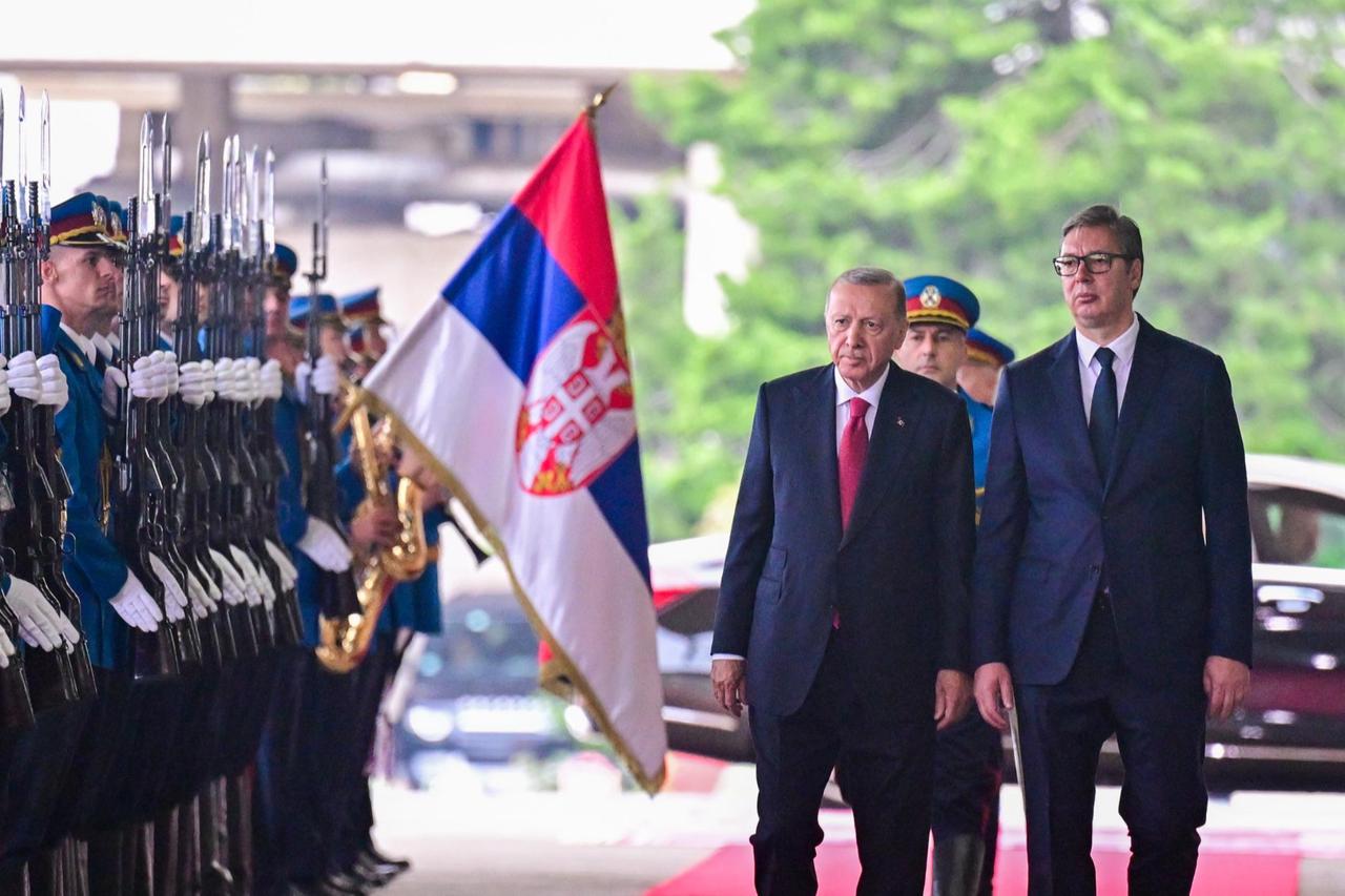 Turkish President Recep Tayyip Erdogan (L) inspects the honour guards as he welcomed by Serbian President Aleksandar Vucic (R) during official welcoming ceremony within his official visit in Belgrade, Serbia on Oct. 11, 2024. (AA Photo)