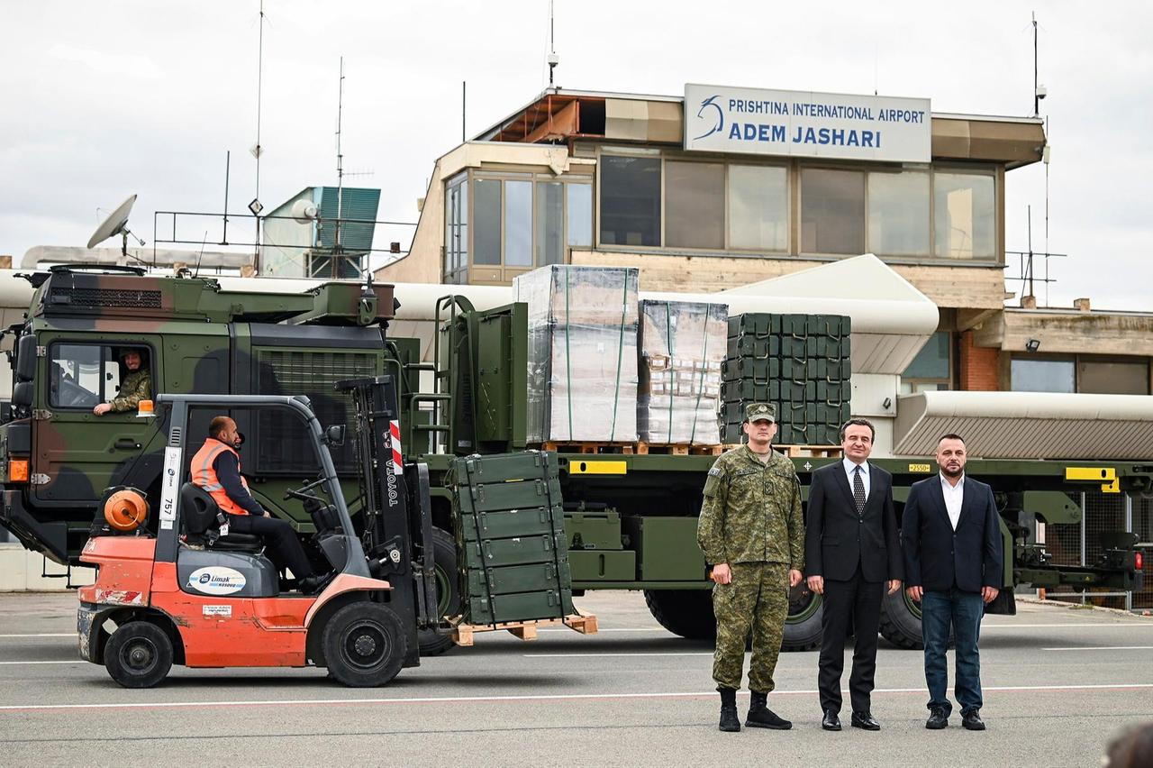 Kosovo Prime Minister Albin Kurti (center) announces that thousands of Turkish kamikaze drones had arrived in Kosovo, on Oct. 8, 2025. (AA Photo)