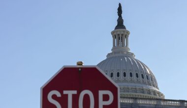 Government shutdown continues as White House weighs "thousands" of layoffs