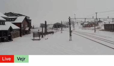 TV2: Sne tæt på Danmark!!!......du skal bare lige flyve 360 kilometer nord for Skagen og derefter køre op 1222 meter over havets overflade i de norske fjelde (se billede 2)