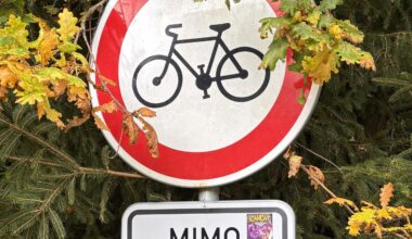 Může mi pls někdo vysvětlit tuhle dopravní značku?