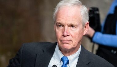 Ron Johnson Blocks Democratic Bill to Pay all Federal Employees During Shutdown