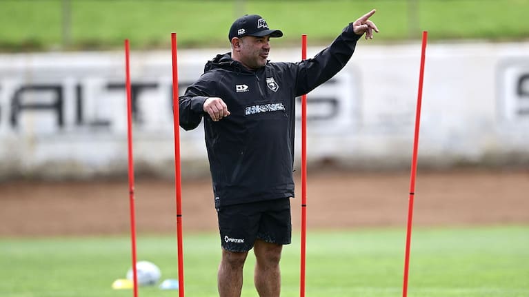 Head coach Stacey Jones runs through drills during a New Zealand Kiwis training session at Western Springs Stadium.