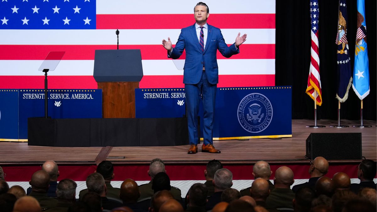 Posts claim military leaders didn't clap for Hegseth, Trump. Here's what we know