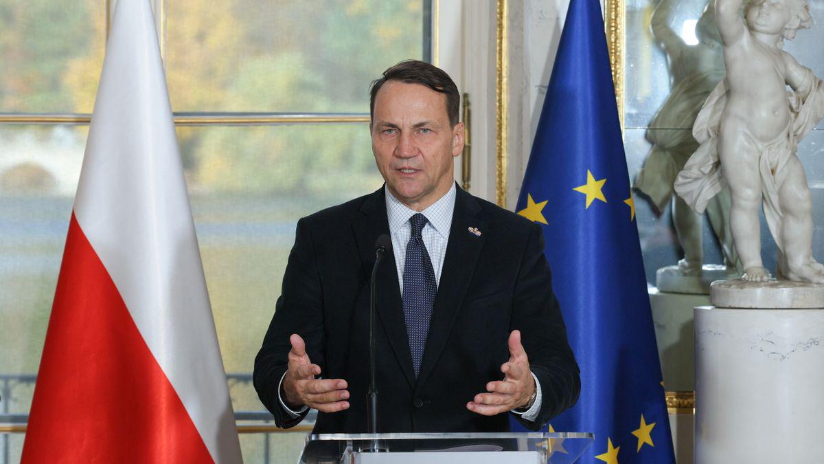 Polens Außenminister droht Wladimir Putin bei Überflug mit Verhaftung