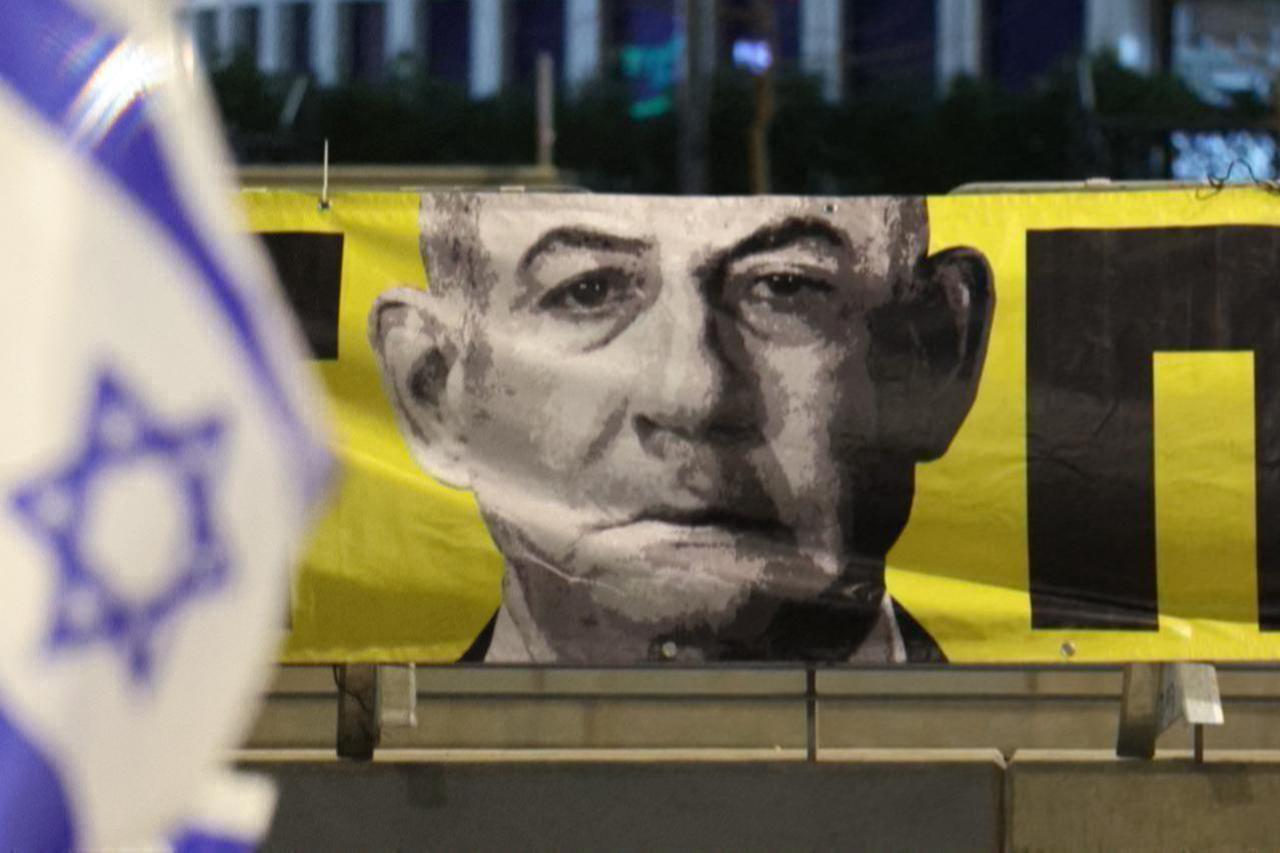 A portrait of Israeli PM Netanyahu hangs on the sidewalk during a protest in front of the Israeli Defense Ministry in  Tel Aviv, Israel, March 29, 2025. (AFP Photo)
