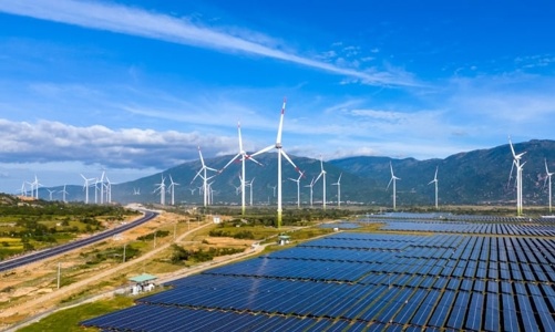 France pledges $550 million to support Vietnam’s energy transition