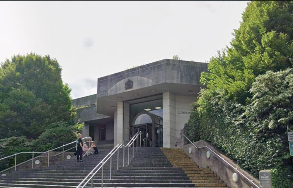 Juror jailed for collapsing Cardiff murder trial