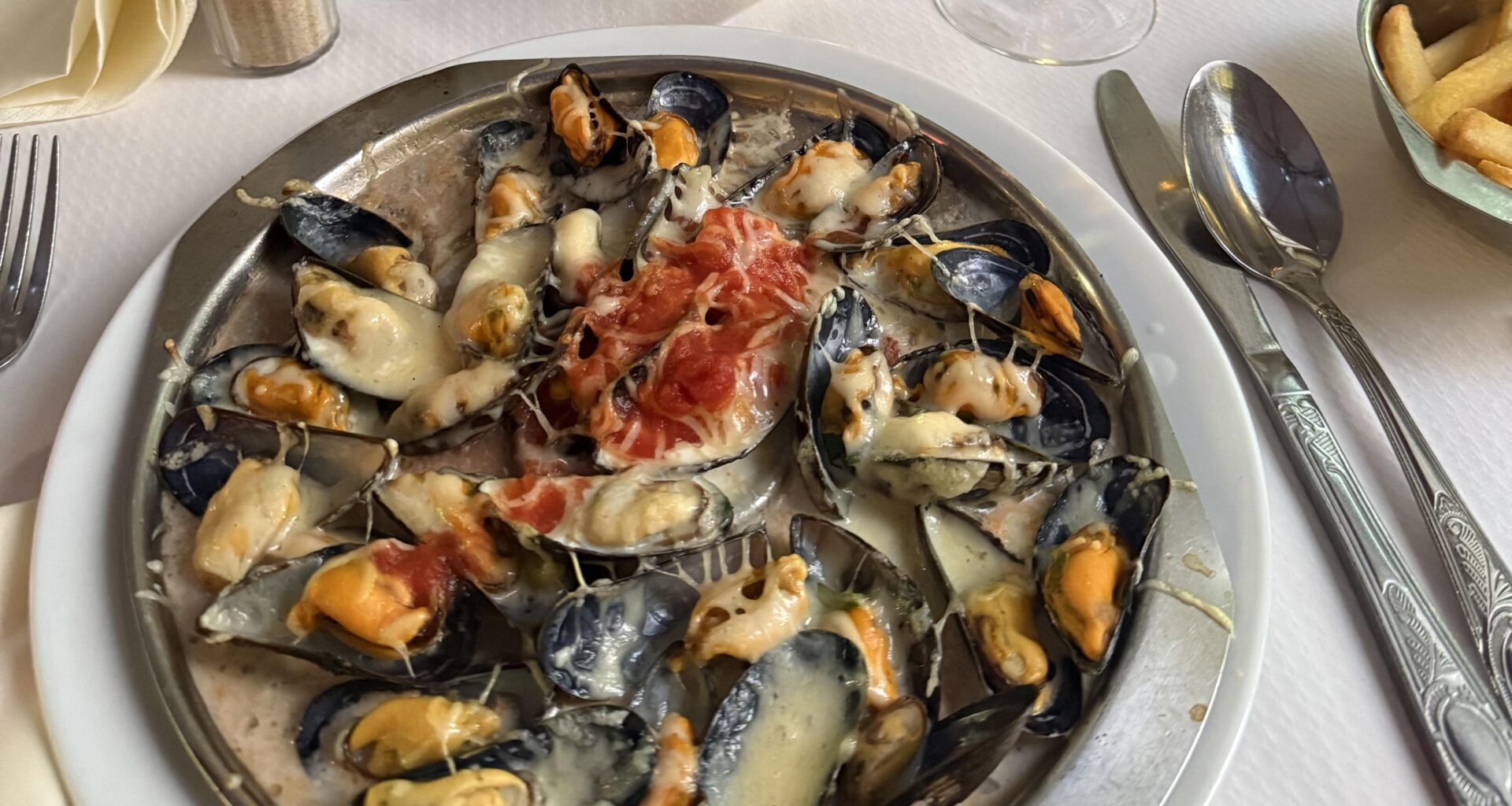 First time in belgium, I had no idea how to eat this? Hope I didn’t embarass myself… It was delicious atleast😋