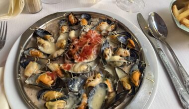 First time in belgium, I had no idea how to eat this? Hope I didn’t embarass myself… It was delicious atleast😋