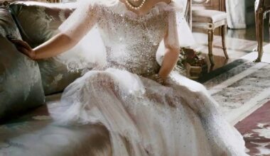 Regal Style Diaries 👑: The Queen Mother’s Style Legacy and Iconic Looks