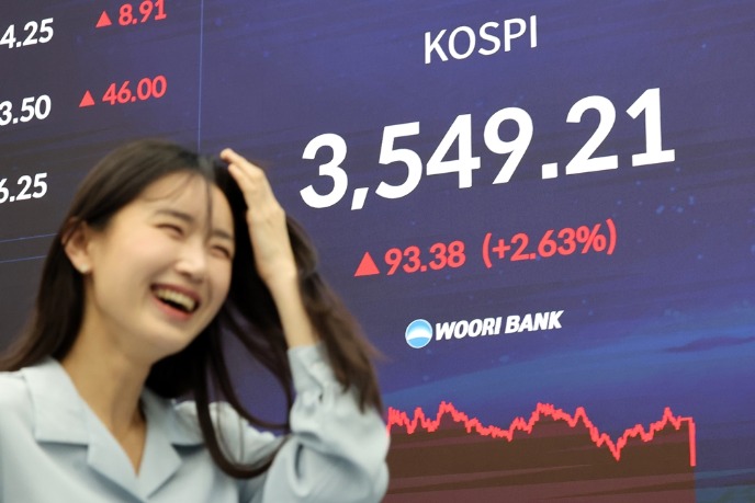 Korea Exchange to cut trading fees for 1st time in 2 decades as Kospi soars past 3500 to record high