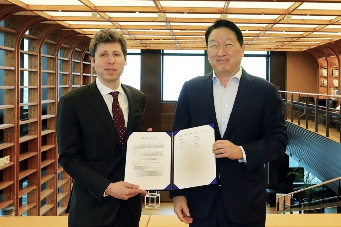 SK Group Chairman Chey Tae-won (right) pose for a photo with OpenAI CEO Sam Altman after signing a letter of intent (LOI) to cooperate in building a global AI infrastructure