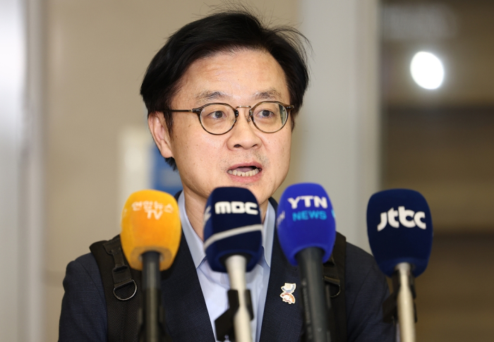 Industry and Trade Minister Kim Jung-kwan meets the press after his returns from his trip to the US for talks with US counterpart Howard Lutnick on Oct. 20, 2025