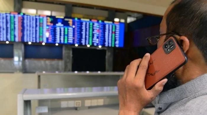 PSX fluctuates as IMF talks, US shutdown hit sentiment