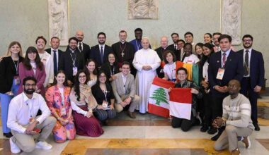 Faith thrives in community, not isolation, pope tells young adults