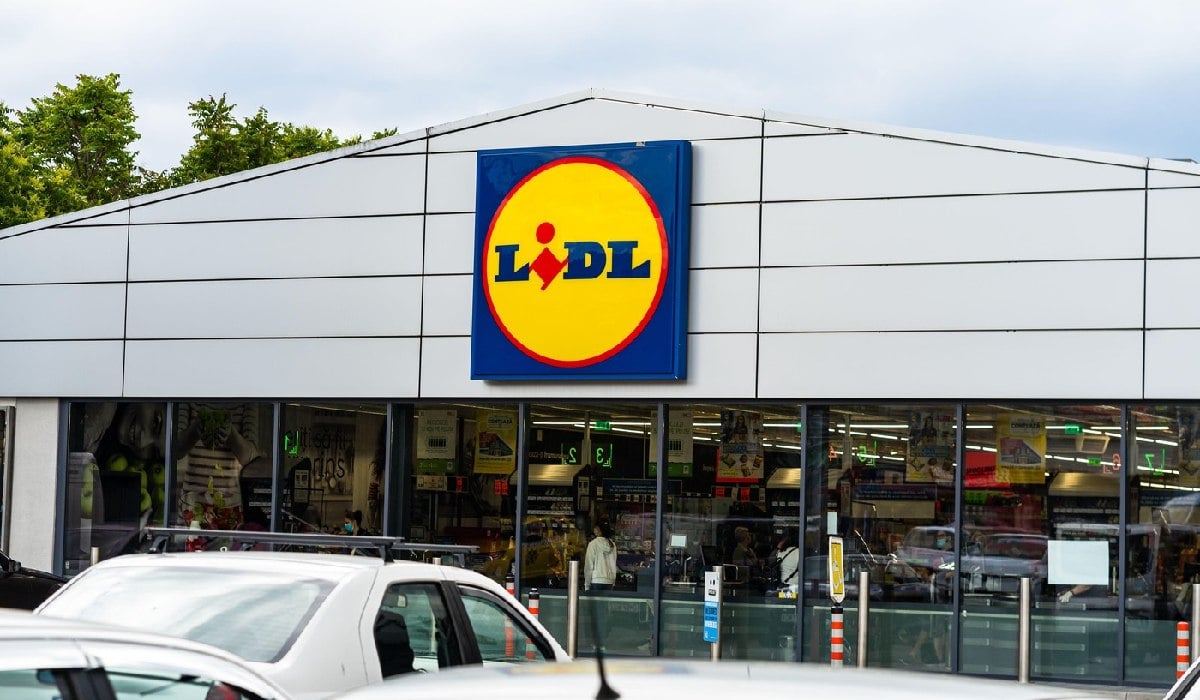 Vedere a unui supermarket LIDL din București, România, 2020