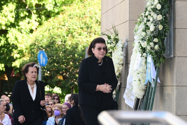 Η Λίνα Μενδώνη στην κηδεία του Διονύση Σαββόπουλου