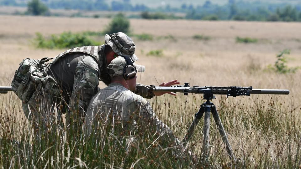 Stagiul militar voluntar în România vine cu trei salarii medii pe economie pentru patru luni
