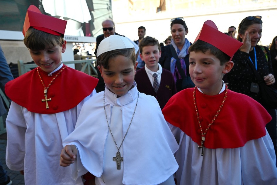 Chicago schoolkids who staged mock conclave met Pope Leo!