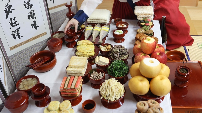 Ancestral rite table for Chuseok (Y\onhap)