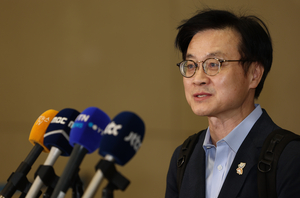 Seoul, Washington agree tariff deal shouldn't pressure forex, eye APEC for progress: industry minister