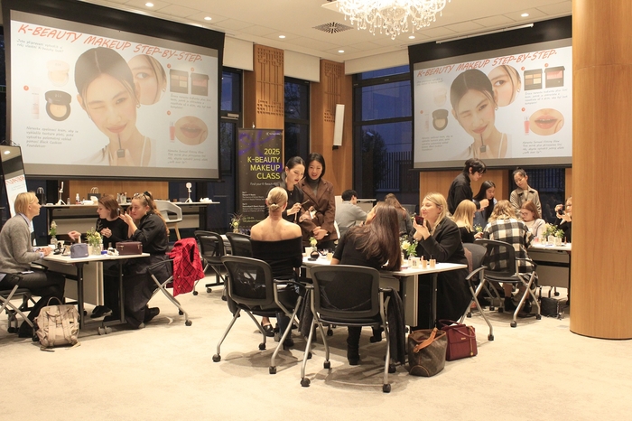 Visiting K-Beauty Makeup Class held at the Embassy of the Republic of Korea in Prague on October 23rd and 24th / Photo = Czech Culture Promotion Center