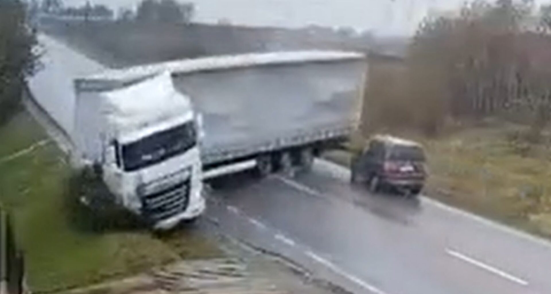 Deadly accident in Romania: truck swept away car due to icy conditions