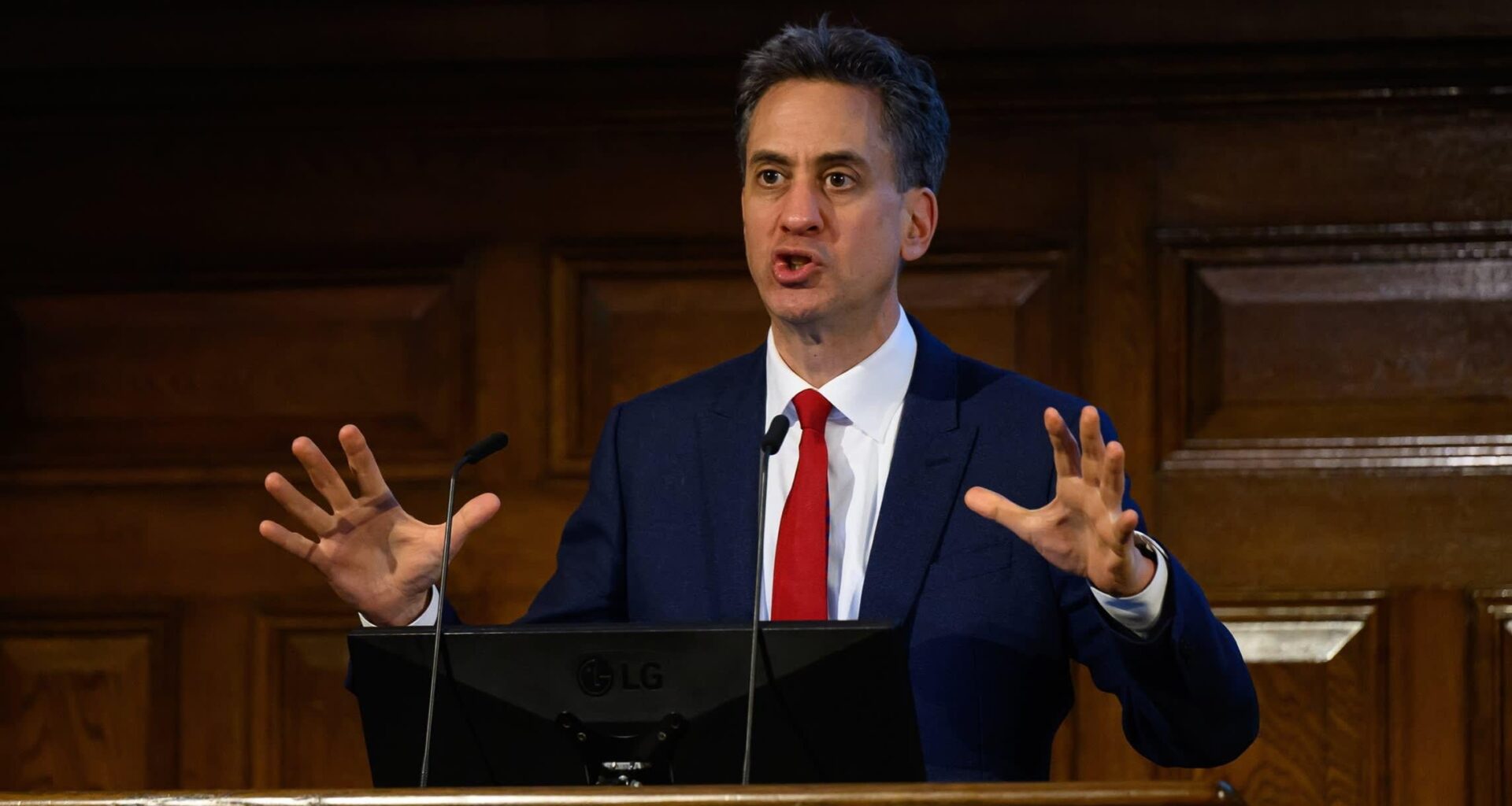 UK considers plans to cut VAT on household energy bills