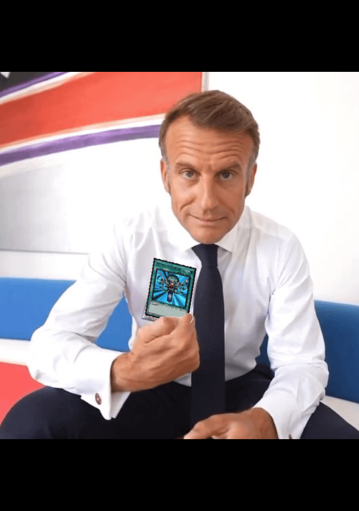 Vois tu Yugi a l'aide de cette carte, je peux récupérer mon premier ministre de mon cimetière et l'invoquer directement dans mon gouvernement.