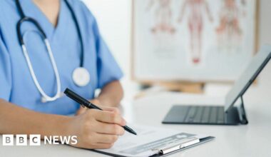 Nesbitt 'less optimistic' about nurses' pay award as RCN considers strike