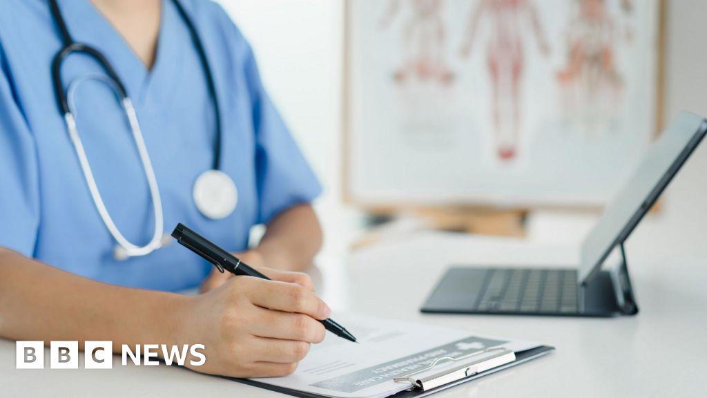 Nesbitt 'less optimistic' about nurses' pay award as RCN considers strike