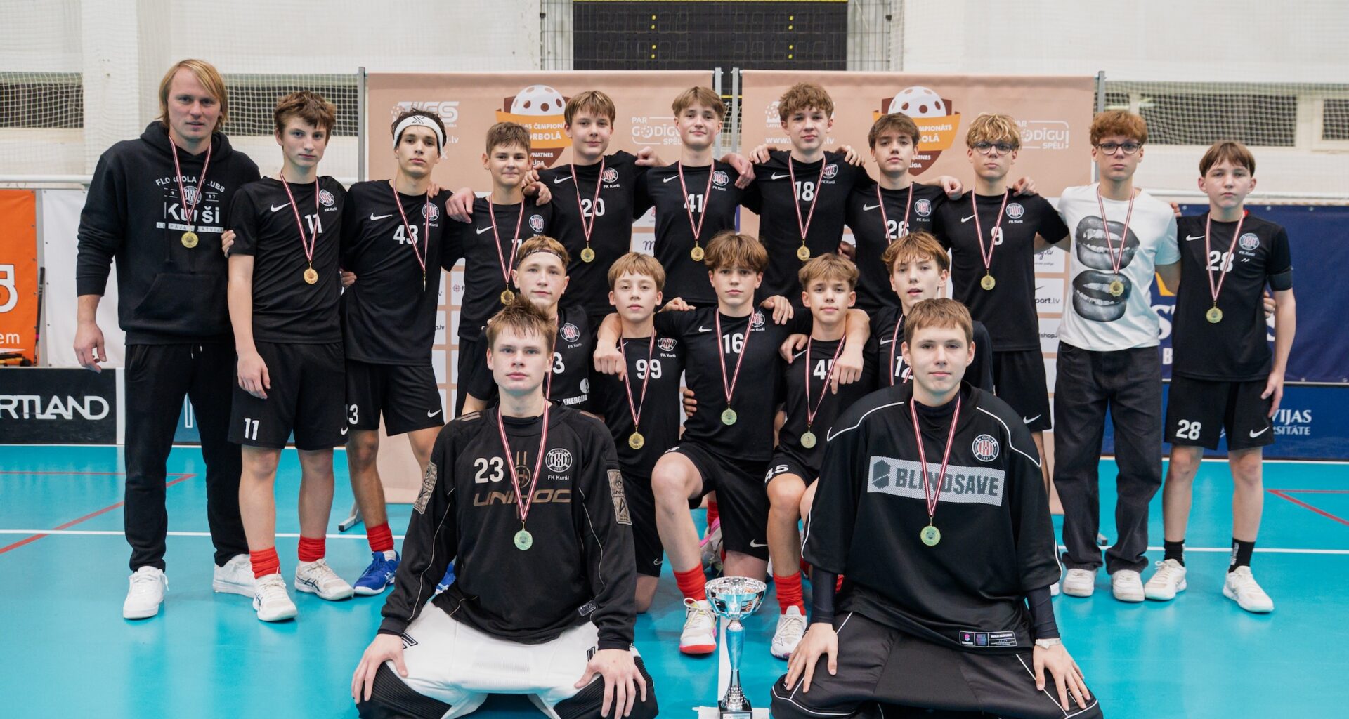 Latvijas Florbola savienība » LV » 2022/2023 » Jaunumi » ZU15 grupas "Mily" Latvijas kausā triumfē Liepājas "FK Kurši"