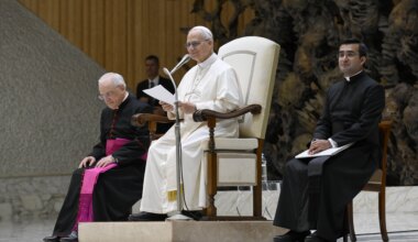 ‘Don’t let the algorithm write your story,’ Pope Leo XIV exhorts young people