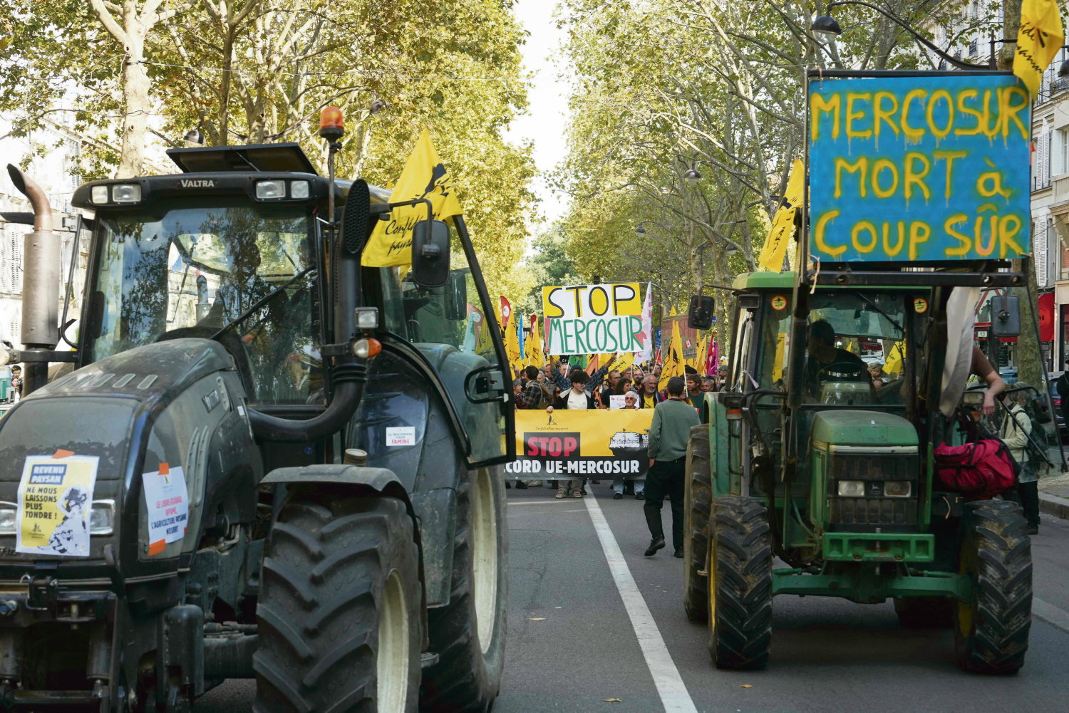 Accord EU-Mercosur : à Paris, les paysans dans la rue pour dénoncer un traité mortifère pour l’agriculture française