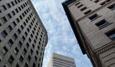 Consumer confidence plummets as economy slows, Fed reports show