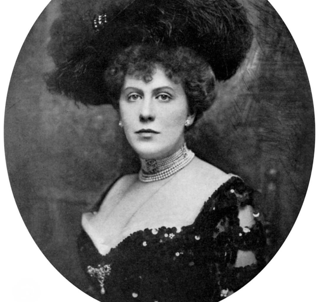 Theory: Alice Keppel and Camilla pearl choker