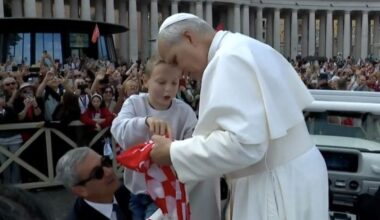 VIDEO: Pope Leo signs young boy’s Croatian scarf