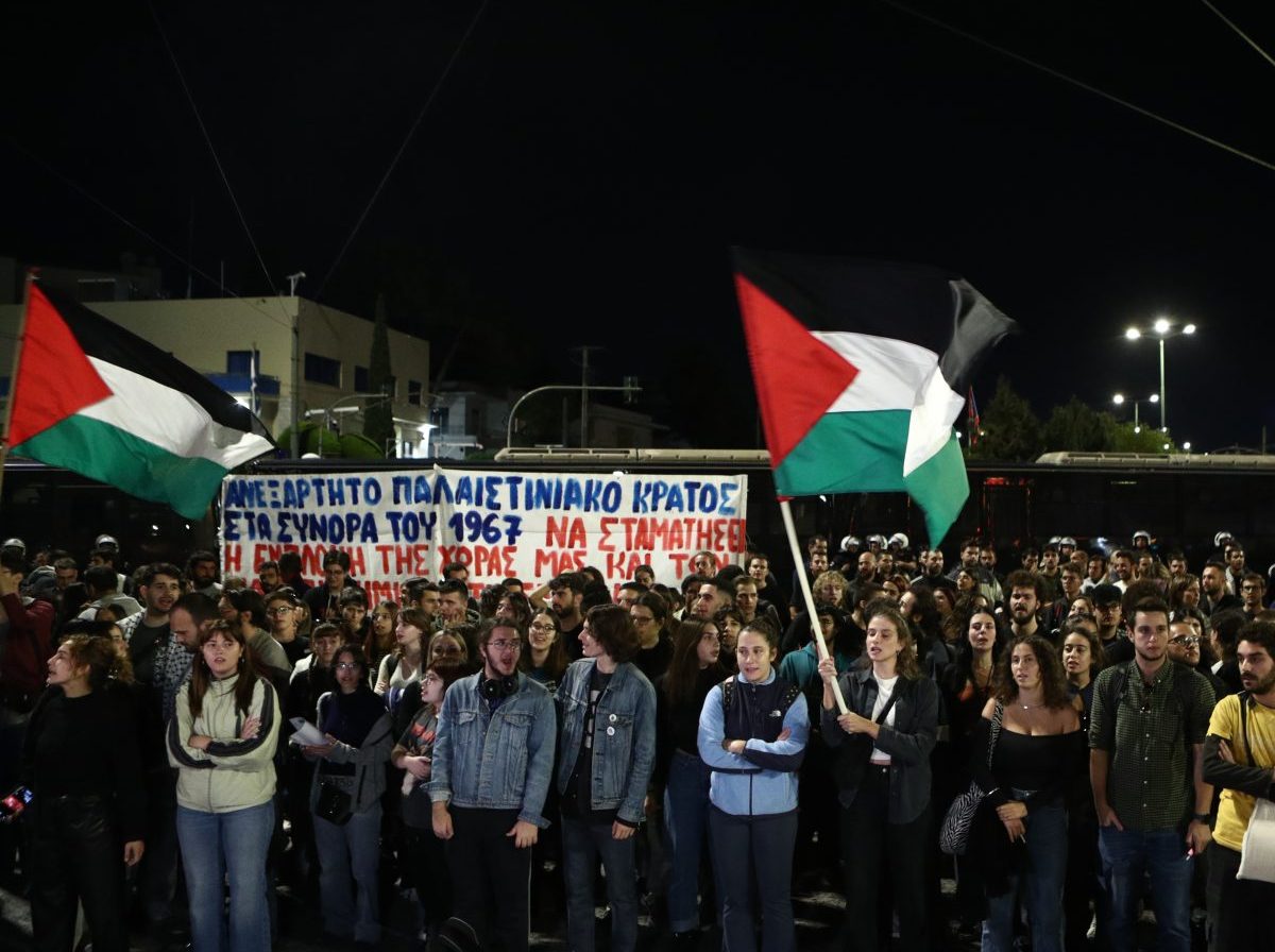 Σε εξέλιξη νέα κινητοποίηση υπέρ της Παλαιστίνης – Πορεία προς την πρεσβεία του Ισραήλ