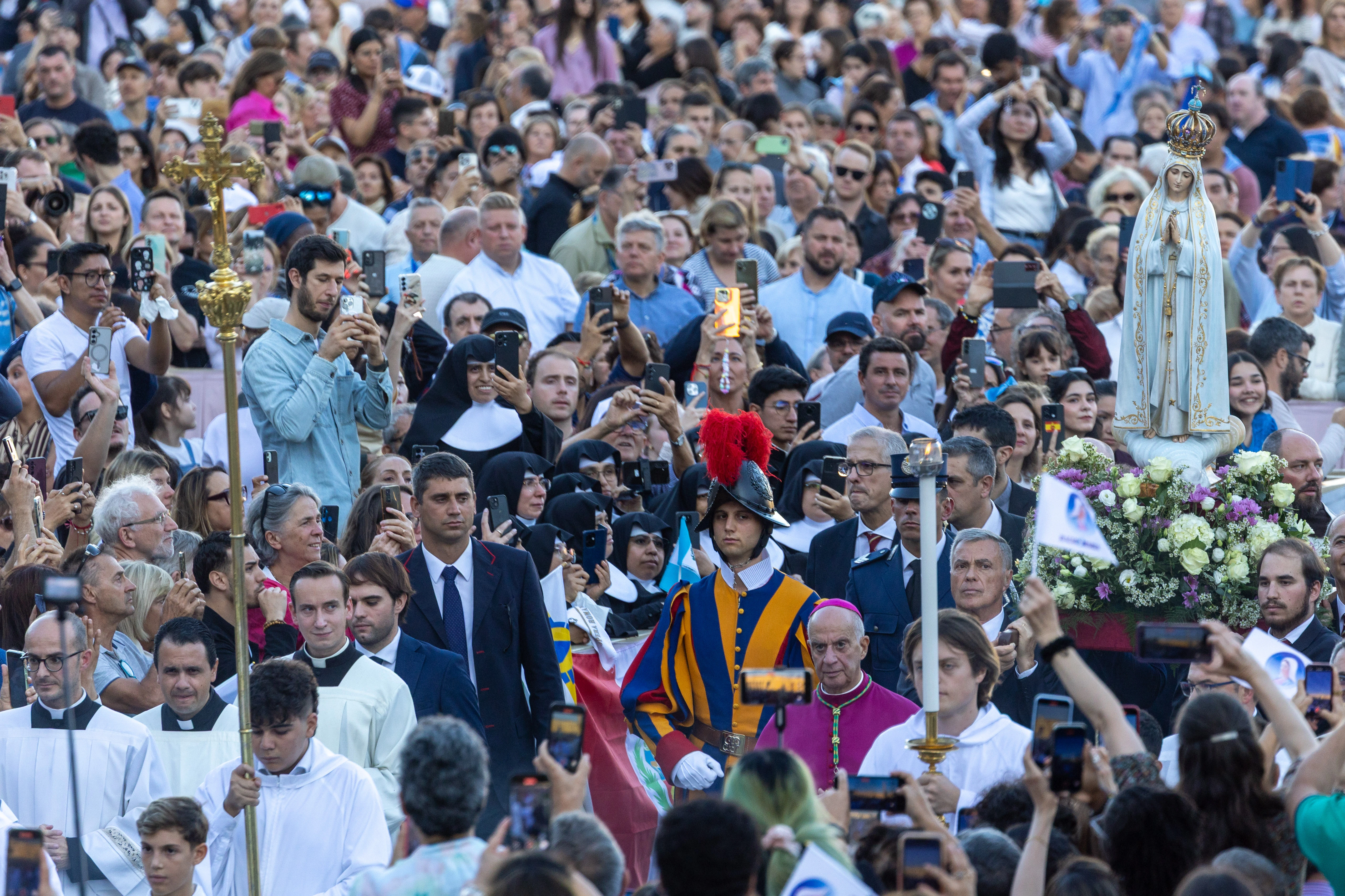 The original Our Lady of Fatima statue is processed in during a Marian vigil in St. Peter's Square, Rome, Saturday, Oct. 11, 2025. Credit: Daniel Ibáñez/CNA