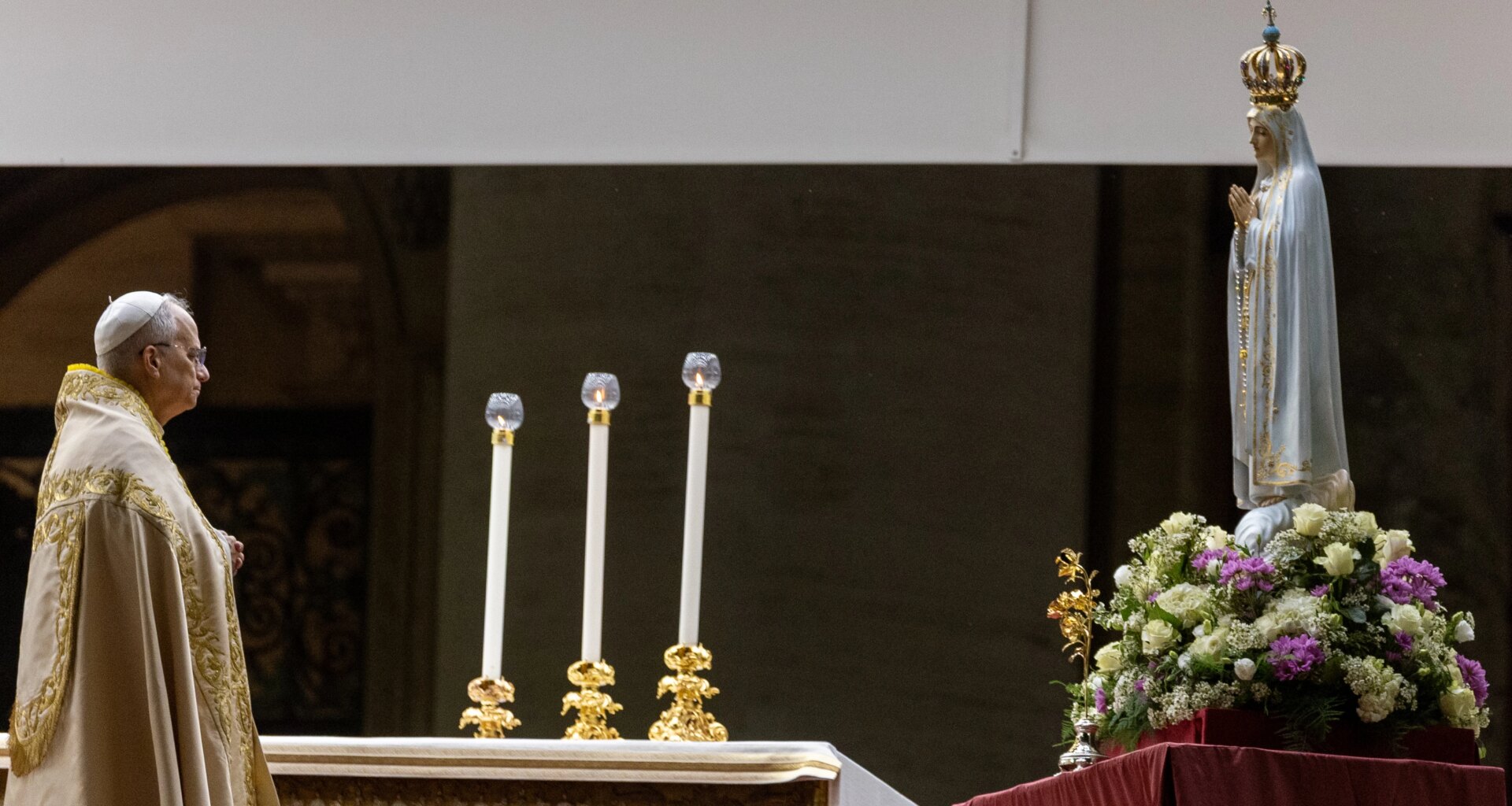Thousands of pilgrims join Pope Leo XIV in St. Peter’s Square to pray the rosary for peace