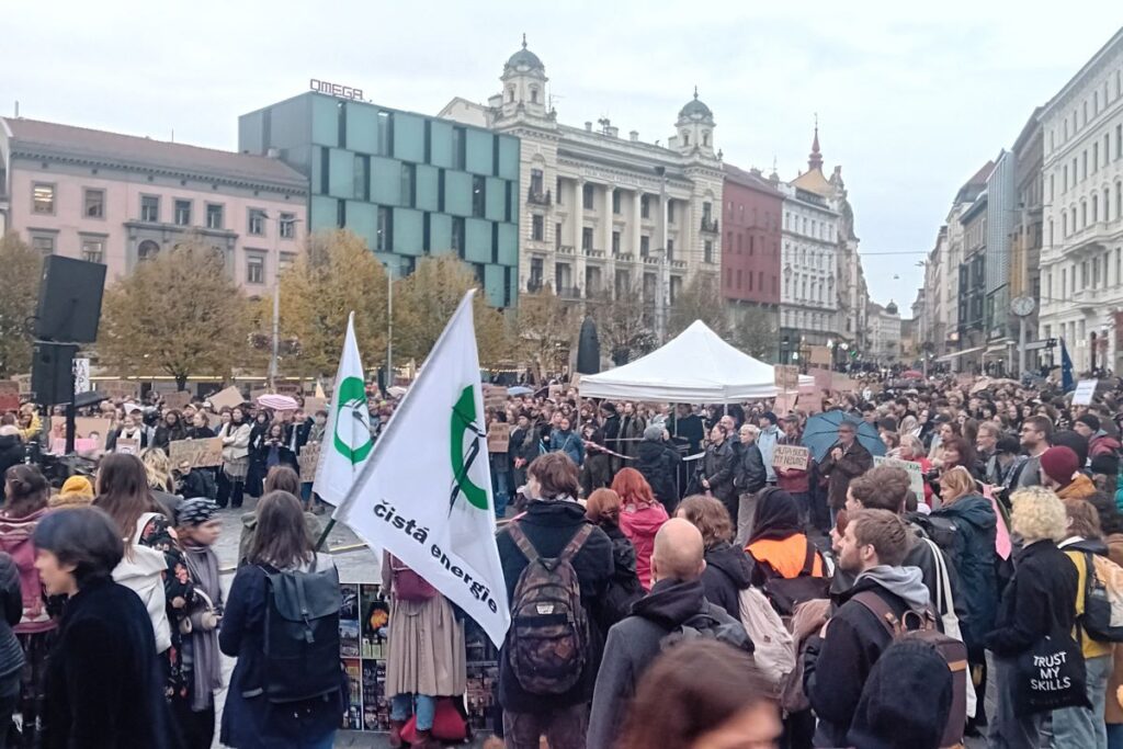 Around 1,000 People Protest in Brno Against Macinka’s Nomination As Environment Minister – Brno Daily