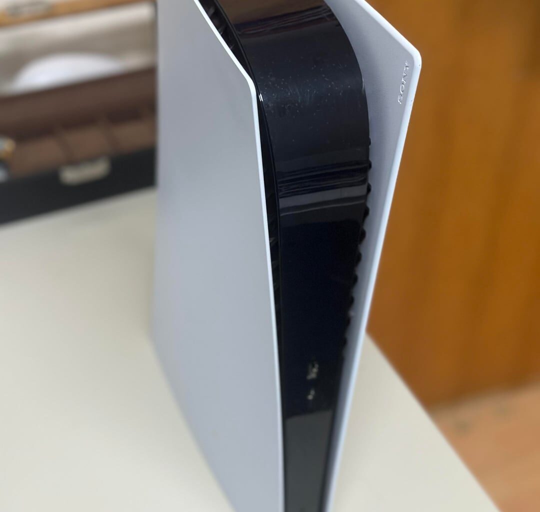 Selling ps5 and a monitor