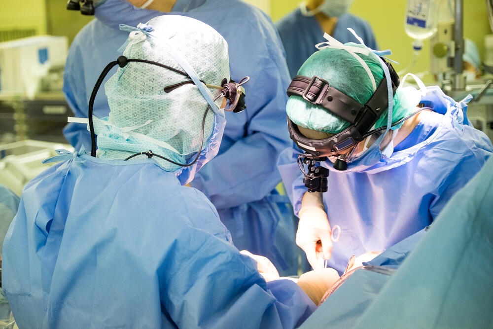 The surgery ended without complications, but prosecutors warned the outcome 'could have been catastrophic' (Photo: Shutterstock) רופאים בחדר ניתוח