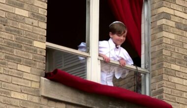 "Conclave Kids" from Chicago tour Rome ahead of possible meeting with Pope Leo XIV