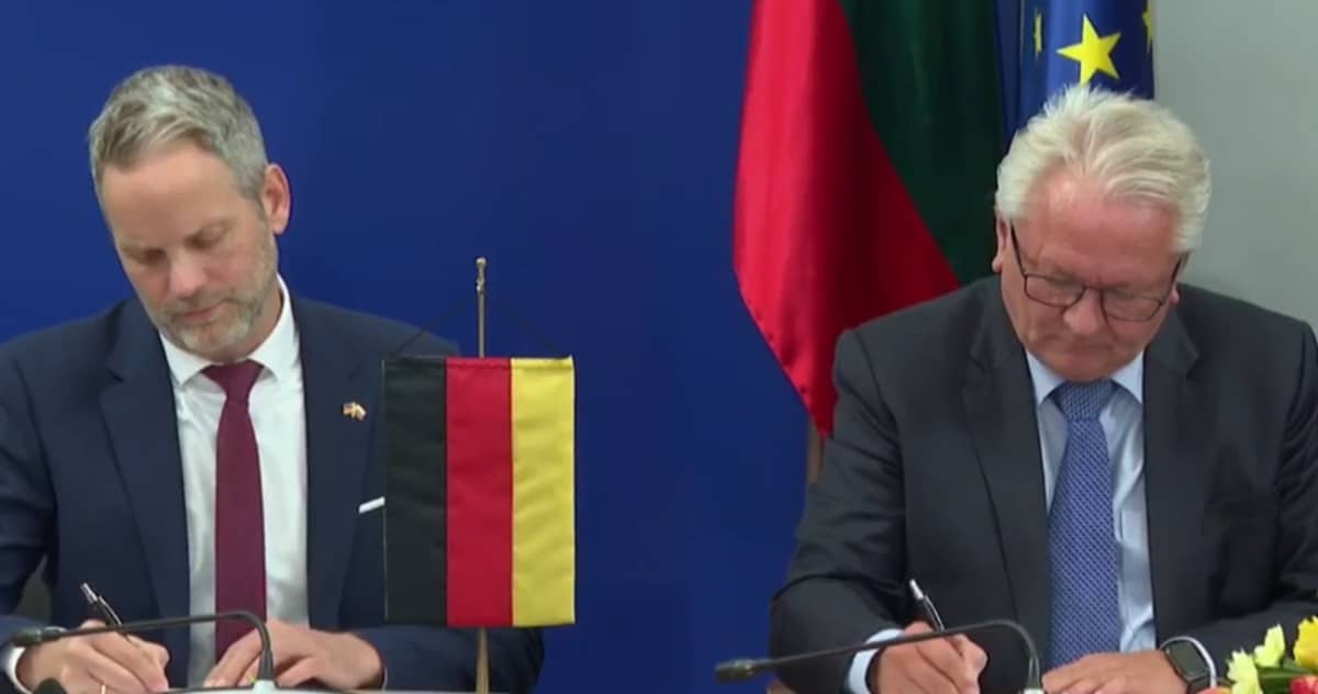 НА ЖИВО- България и „Райнметал“ ПОДПИСАХА проект за изграждане на завод за барут и боеприпаси - Сигурност в новините