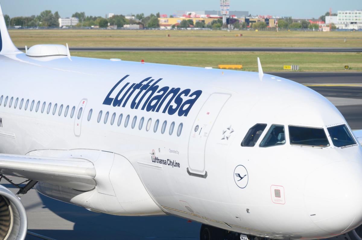 Indian master's student allegedly stabbed 2 teens with metal fork on Lufthansa flight from Chicago to Germany